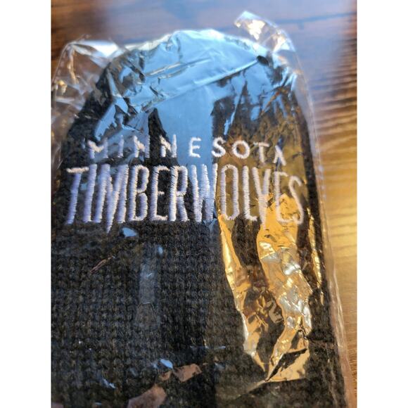 2023 Minnesota Timberwolves SGA Black Mittens from game on 12/28/2023 - Picture 2 of 5